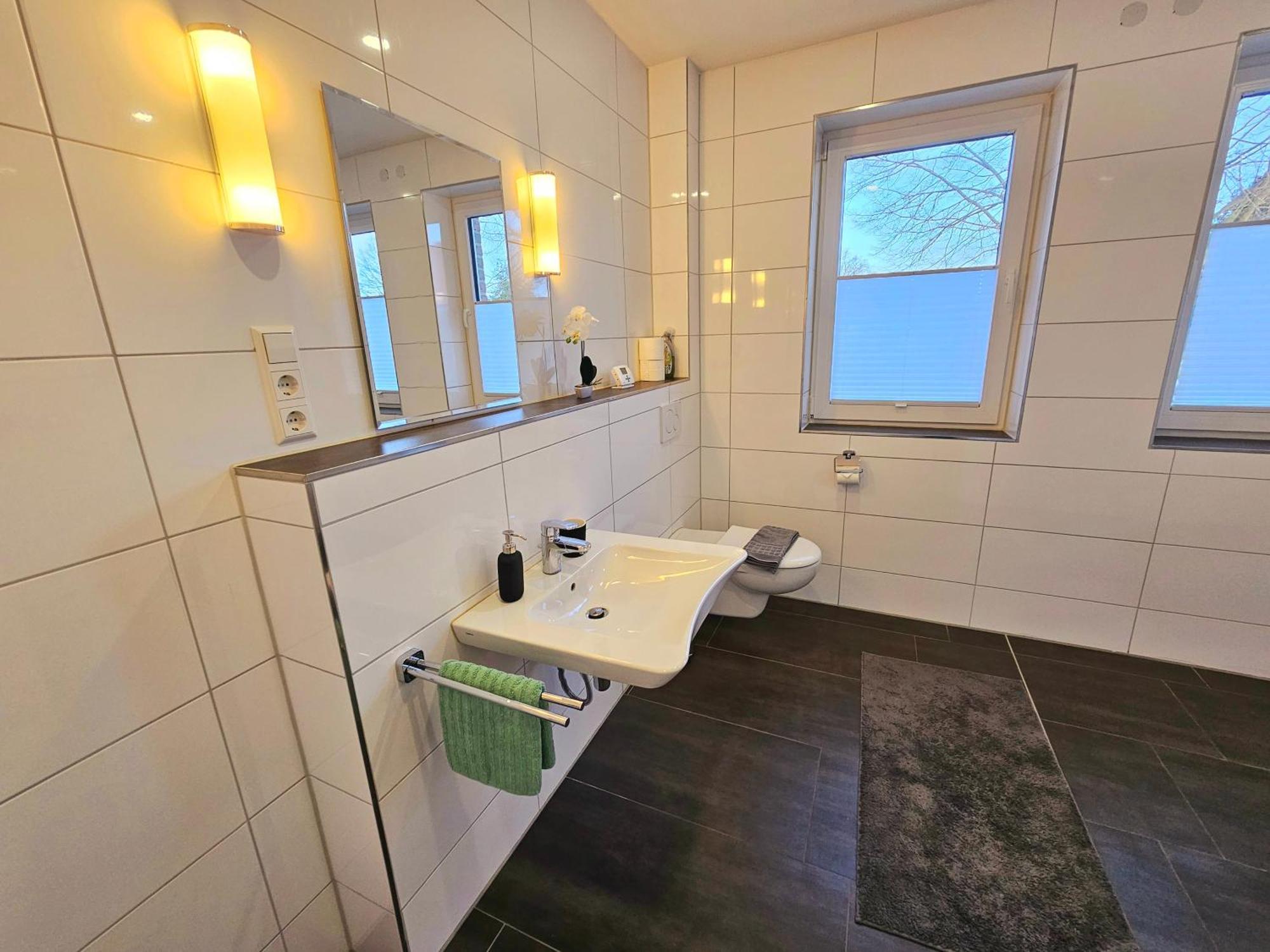 Exklusive Ferienwohnung In Lingen Holthausen 2Zim, 2Badez,Kueche,Balkon,Waschmaschine Eksteriør bilde
